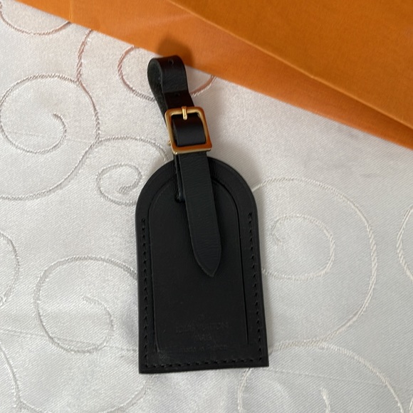 Louis Vuitton large 🖤 black luggage - Picture 2 of 5